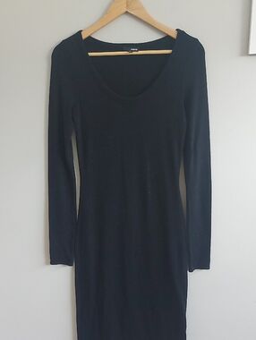 Wilfred Fitted Black Long Sleeve Scoop Neck Dress